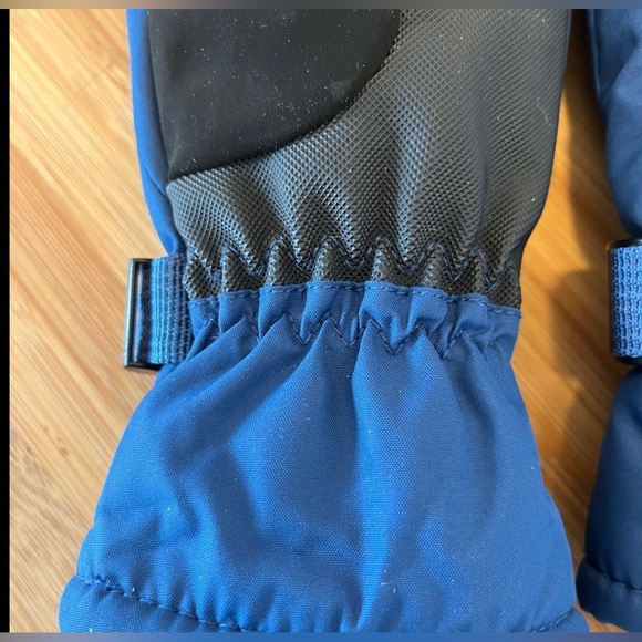 Two (2x) pairs Ski Gloves All in Motion 2 pairs- 1x pink, 1x blue, kids sz 8-14 - Picture 7 of 8